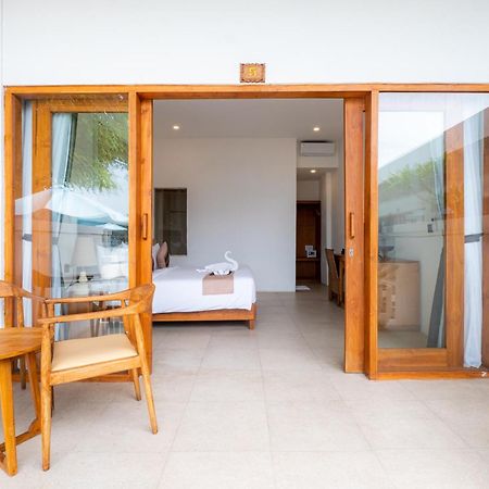 Amp Beach House Toyapakeh Ngoại thất bức ảnh