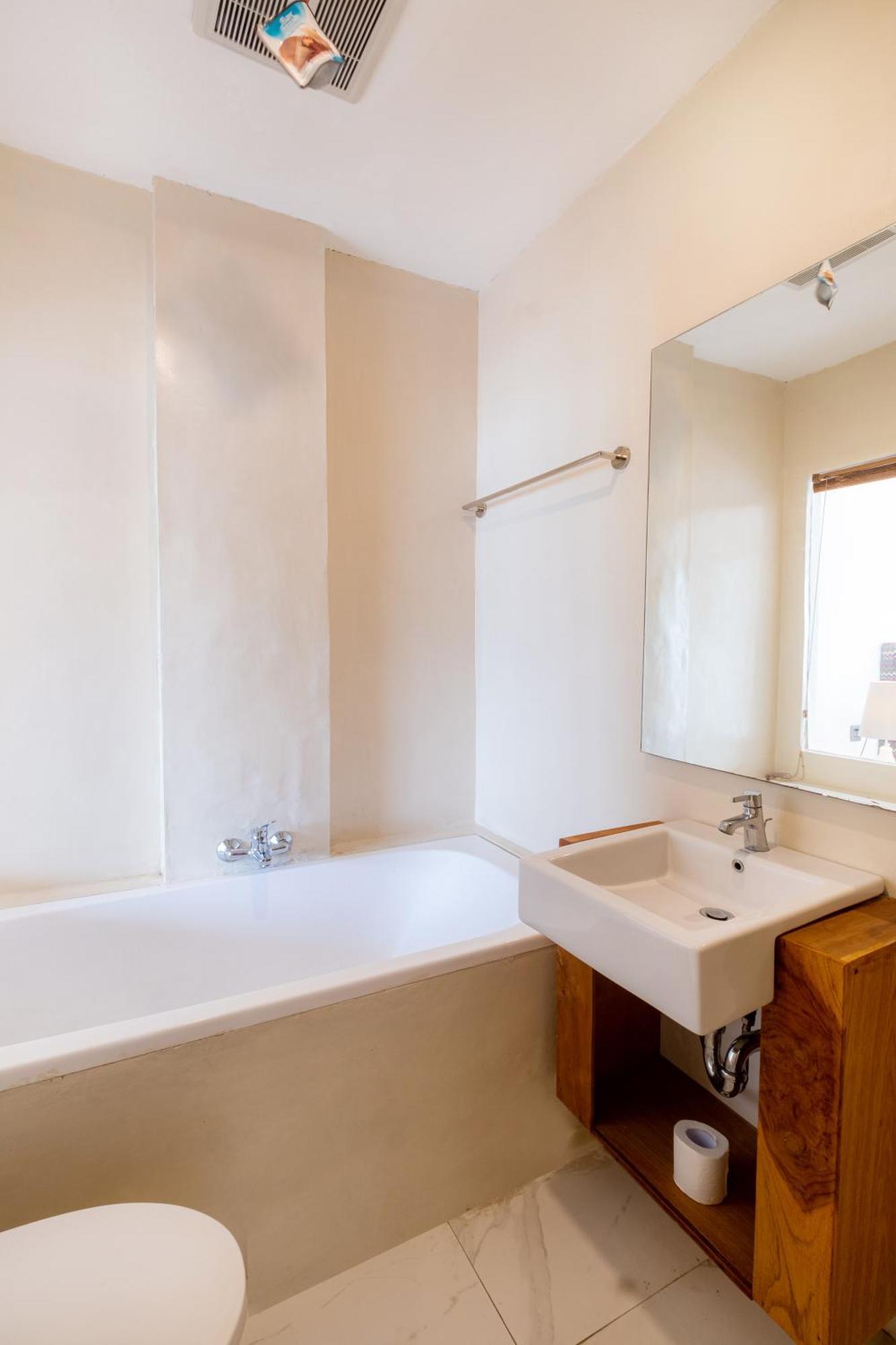 Amp Beach House Toyapakeh Phòng bức ảnh