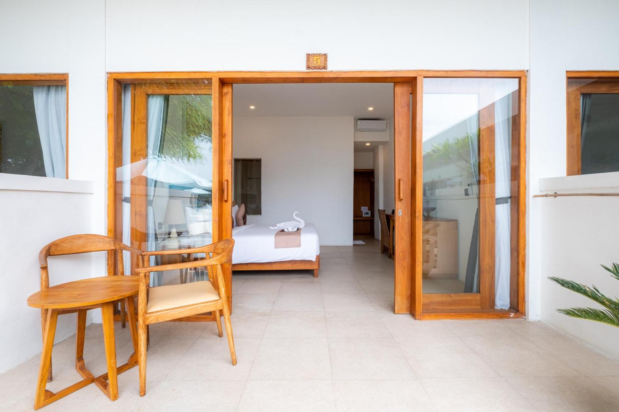 Amp Beach House Toyapakeh Ngoại thất bức ảnh