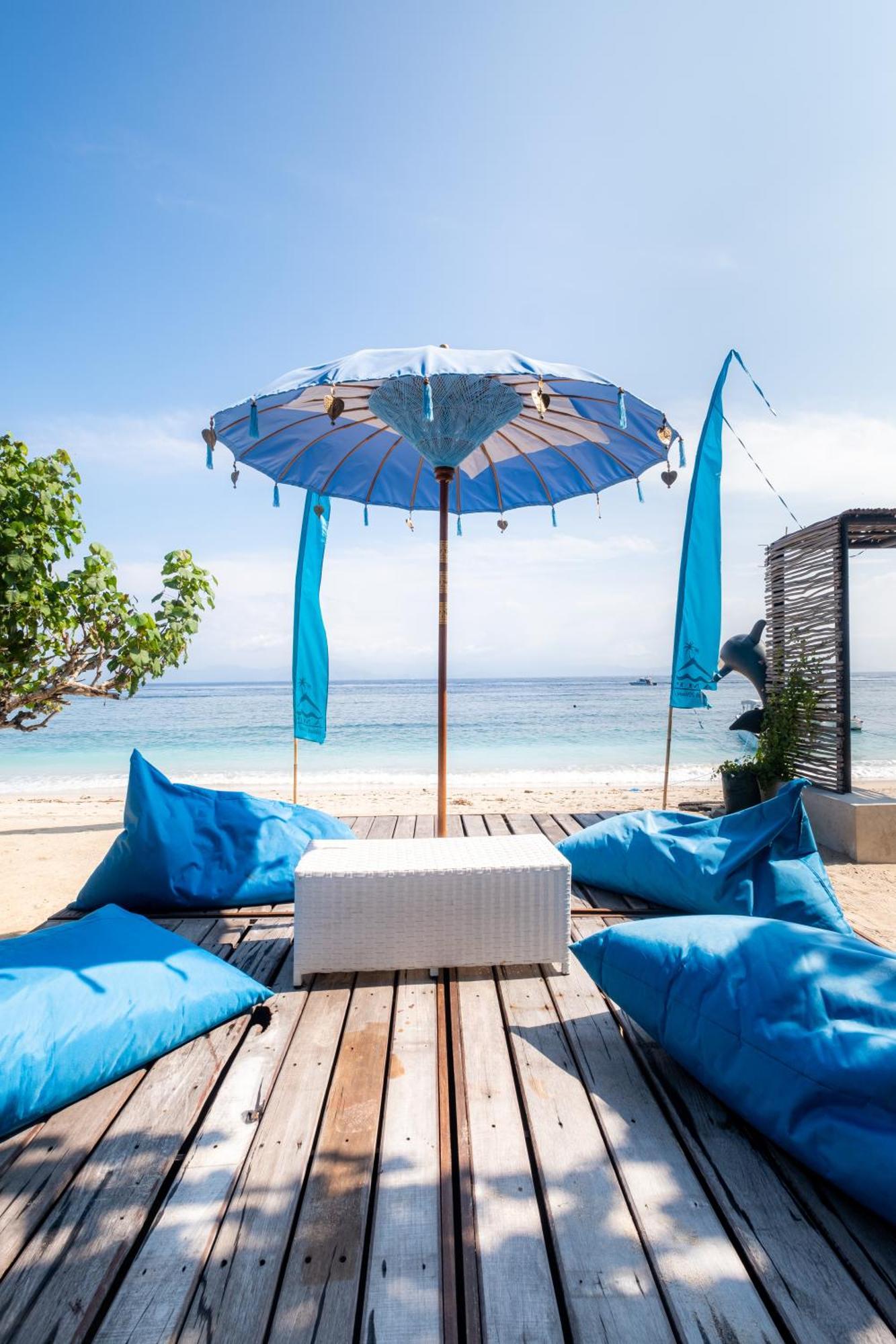 Amp Beach House Toyapakeh Ngoại thất bức ảnh